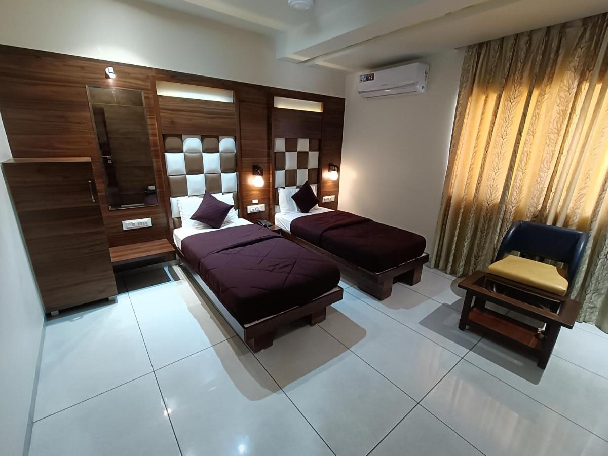Hotel Viram Pardi Exterior photo