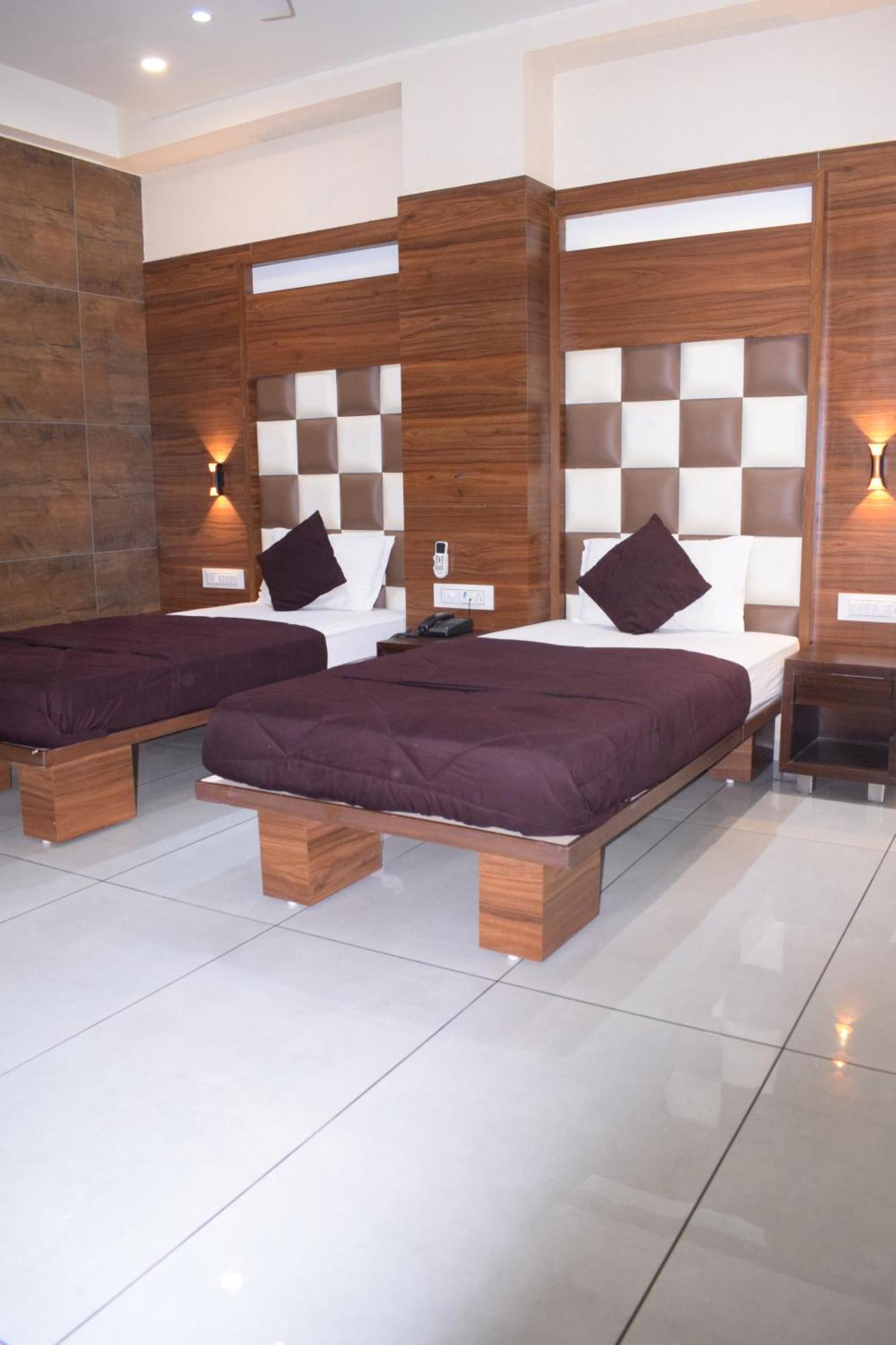 Hotel Viram Pardi Exterior photo